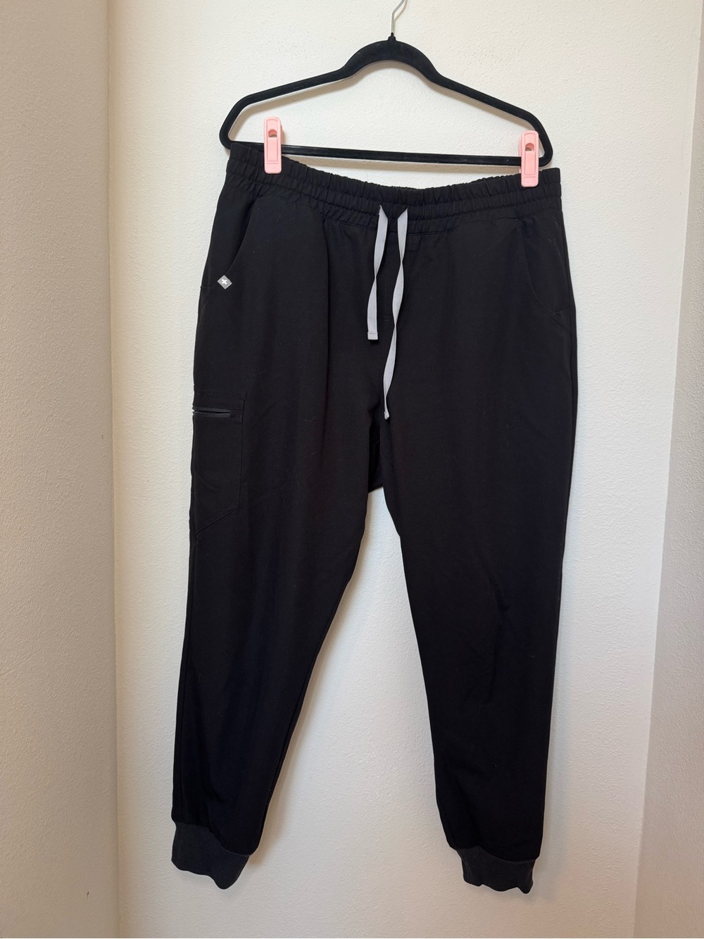 Figs high rise joggers pants in black